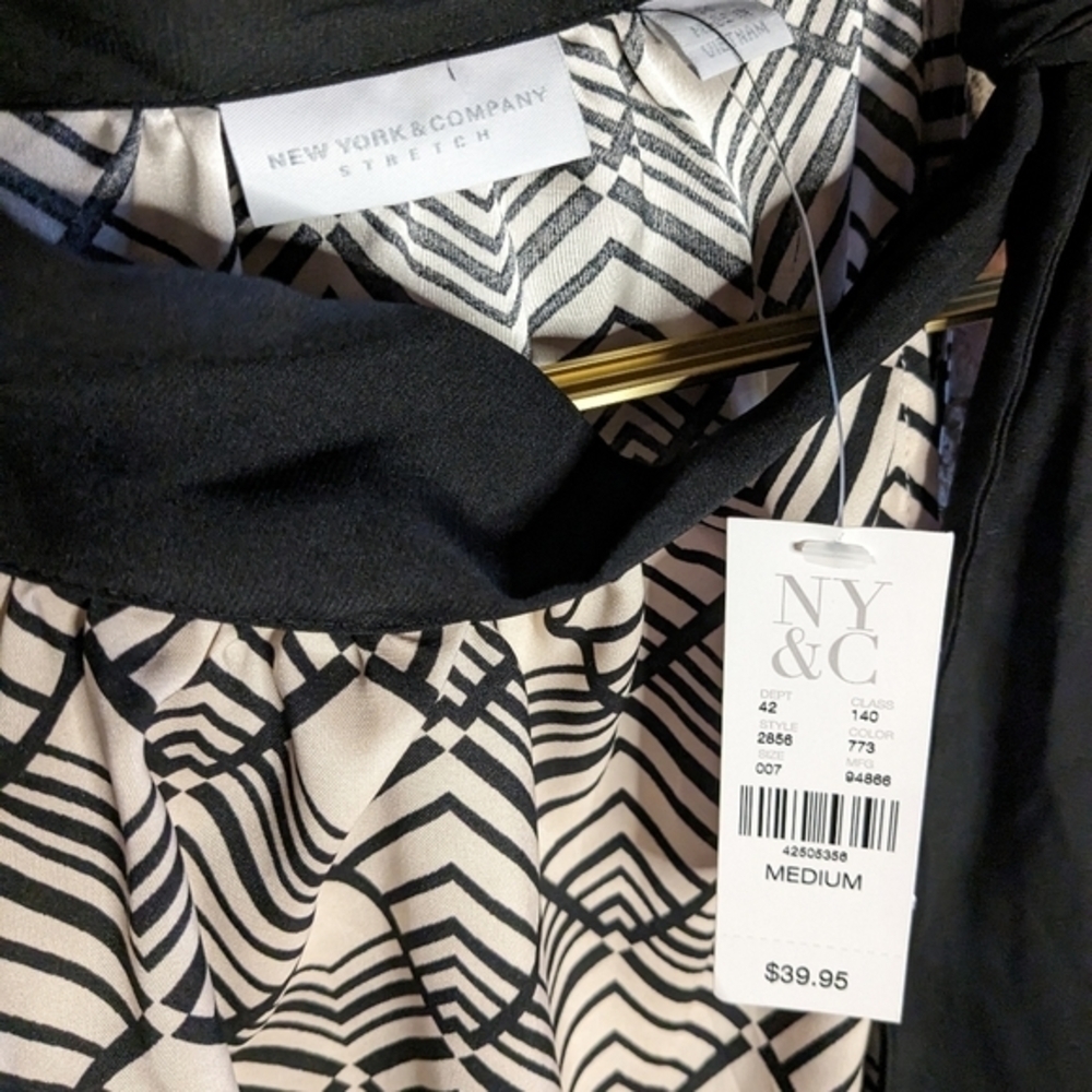 NWT New York & Company Medium Black & Cream‎ Top w/ a Tie at Neck - Picture 3 of 8